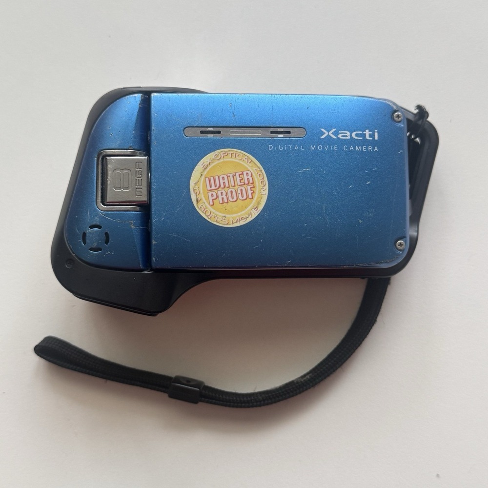 Sanyo Xacti DMX-CA8 Blue Digital Camera Waterproof. UNTESTED *FOR PARTS*